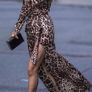 Vestido Longo Com Estampa de Onça